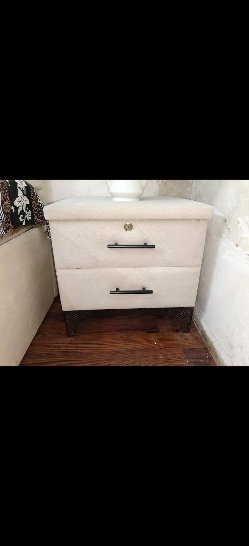 Bed, side table & dressing 2