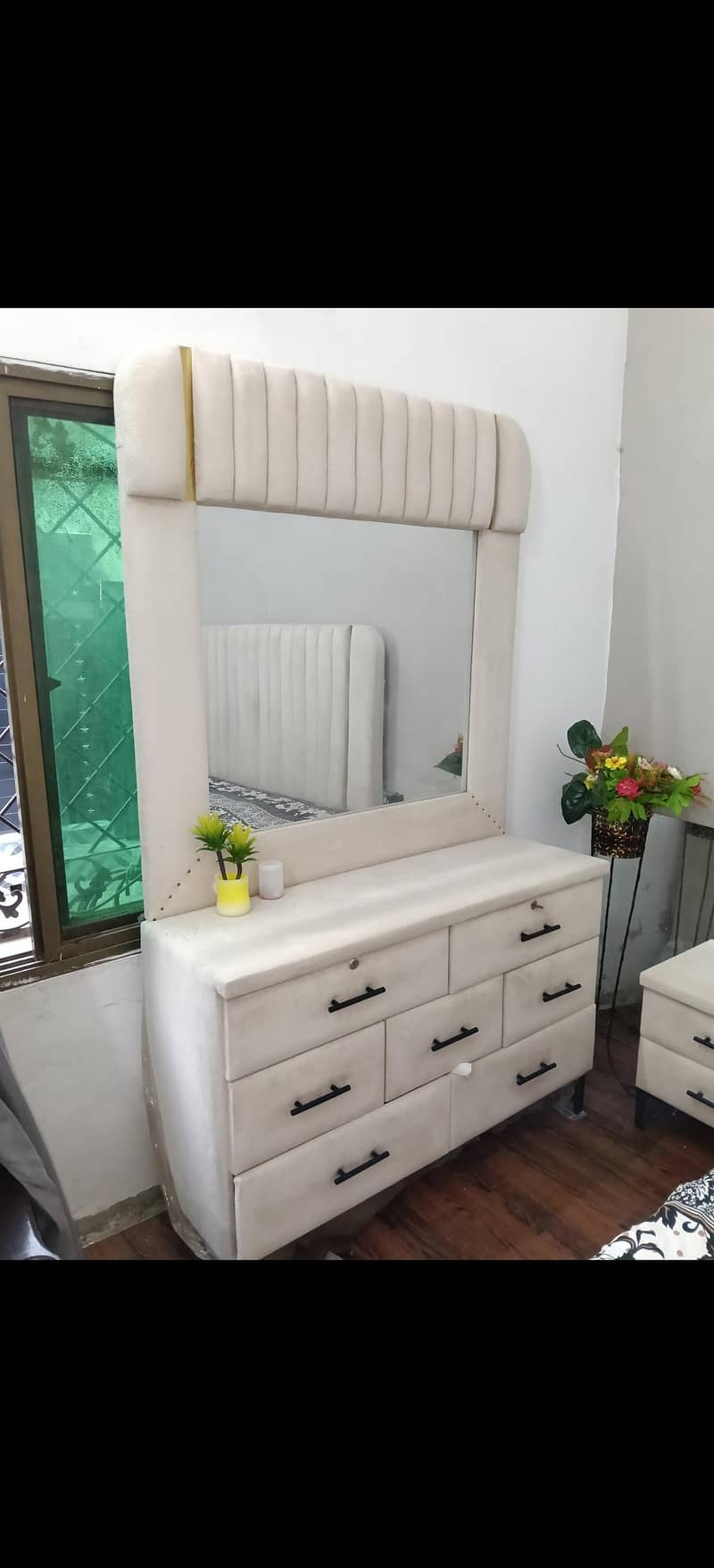 Bed, side table & dressing 3