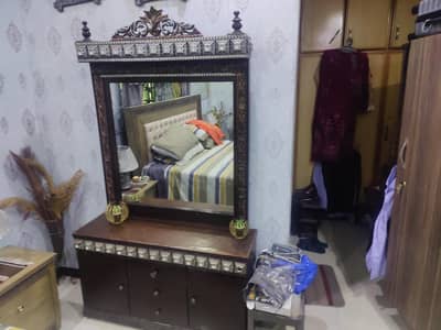 dressing table wodden good condition and console with mirror