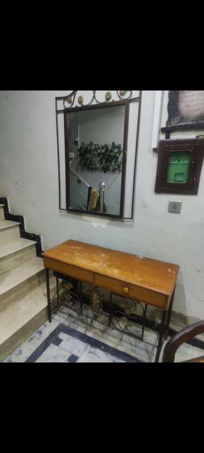 dressing table wodden good condition and console with mirror