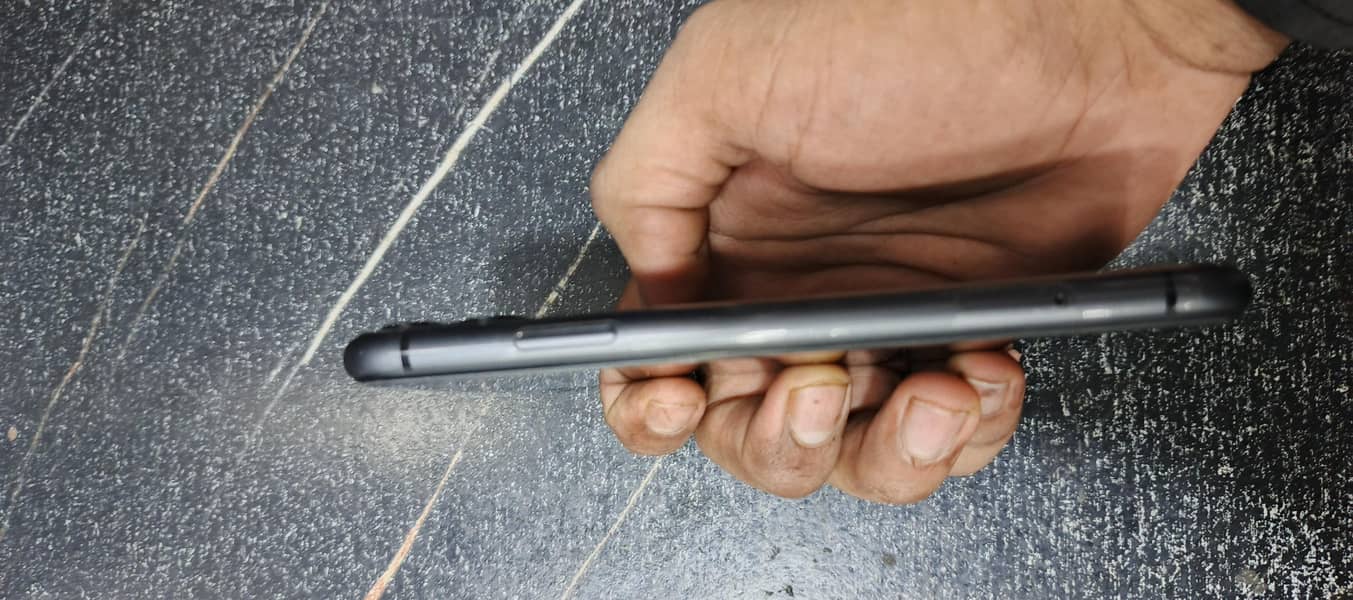 Apple iPhone 11 3