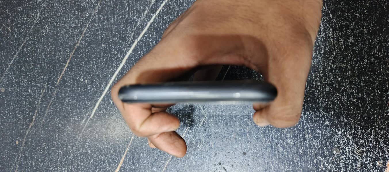 Apple iPhone 11 4