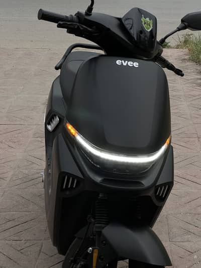 EVEE S1 Electric Scooter – Black | 10/10 Condition | As Good As New
