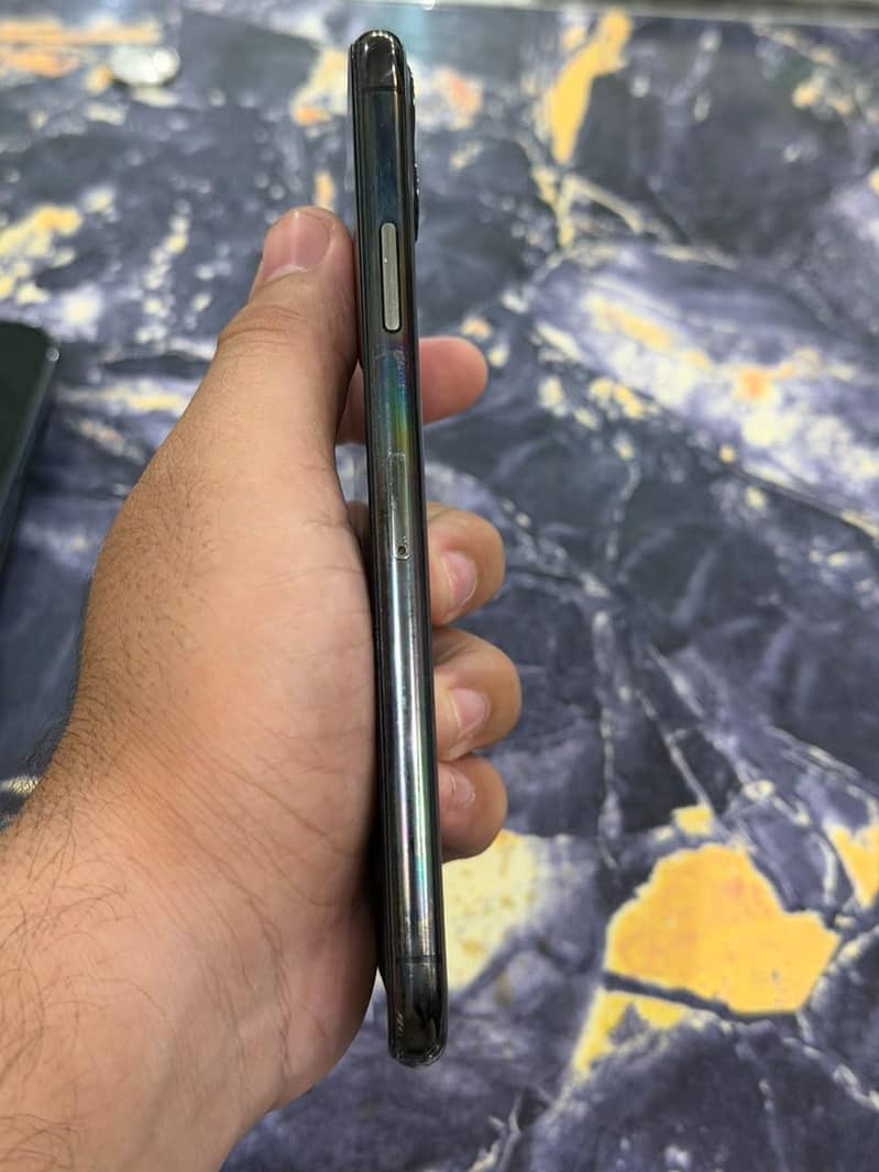 Apple iPhone 11 Pro Max 1