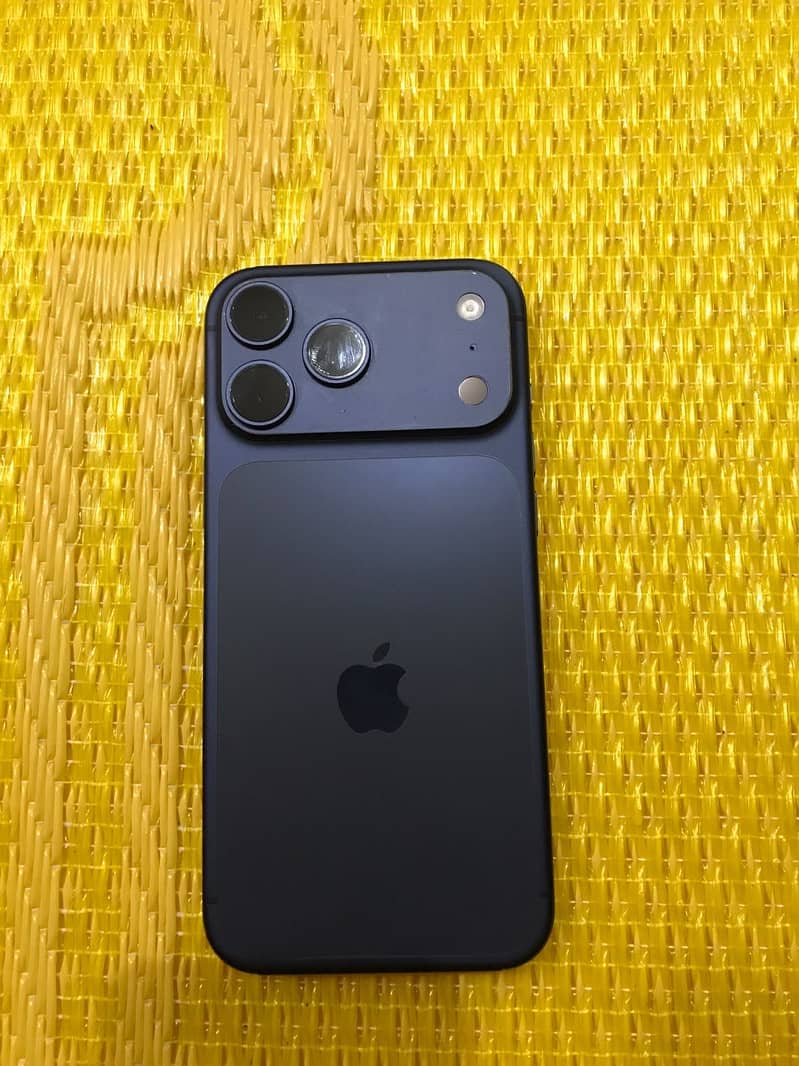 Apple iPhone 17 Pro Max 3