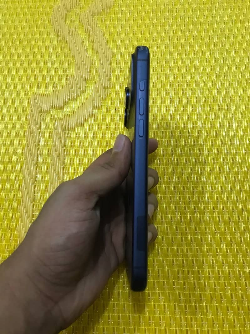 Apple iPhone 17 Pro Max 4