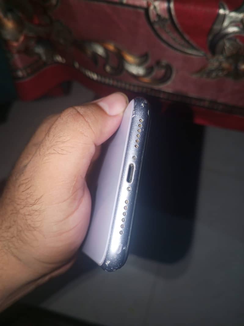 iPhone 11 3