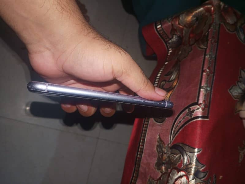 iPhone 11 6