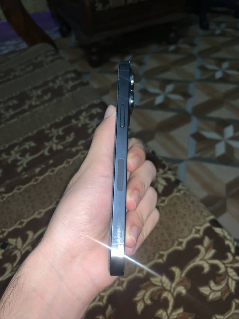 Apple iPhone 13 Pro 8