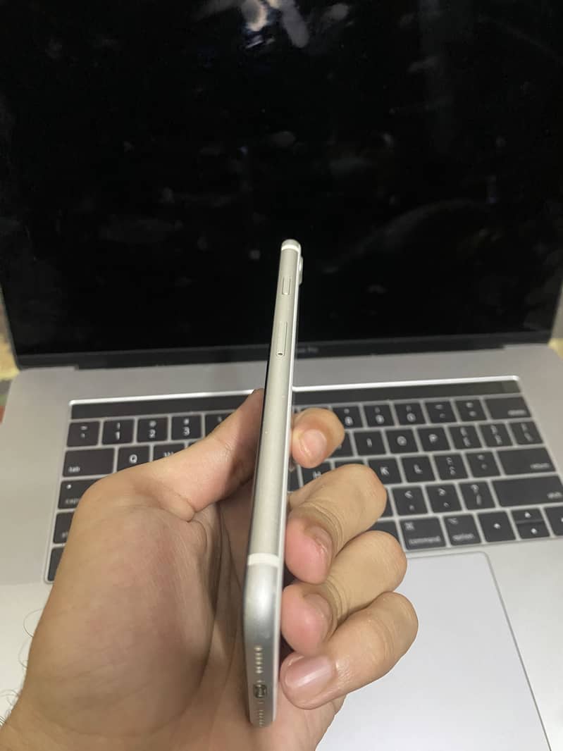 IPHONE SE (2nd Generation) 2