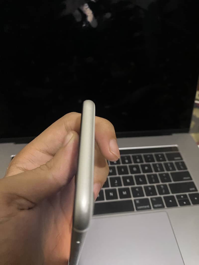 IPHONE SE (2nd Generation) 5
