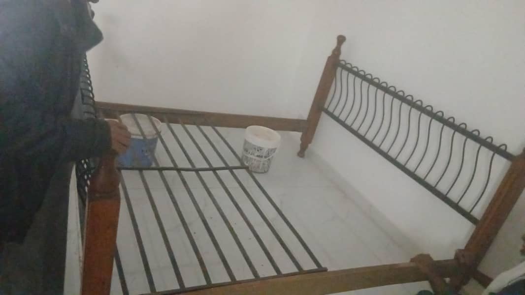 solid wood bed 0