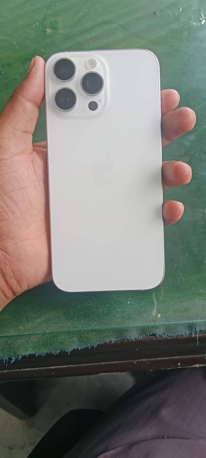 Apple iPhone 16 Pro Max 4