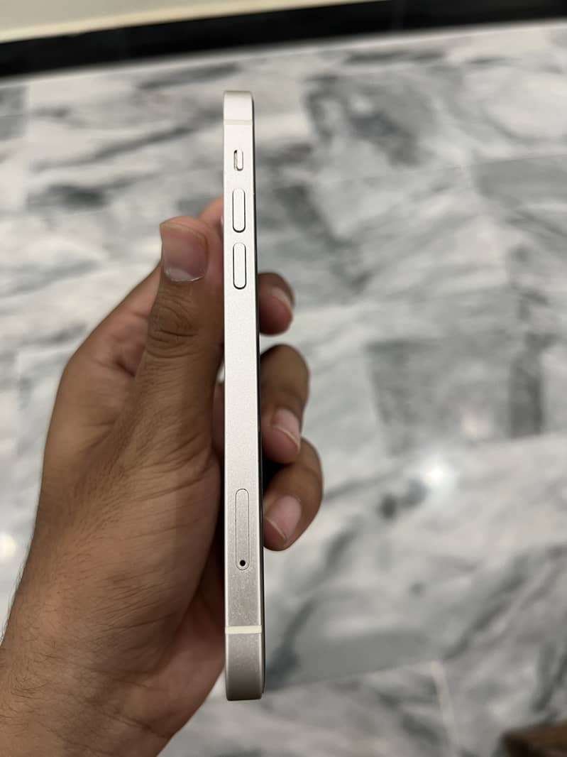 Apple iPhone 12 4