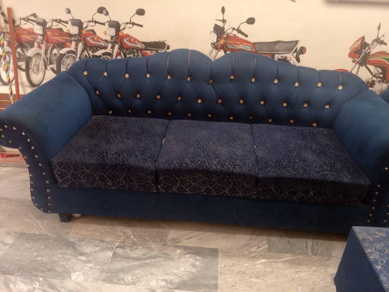 3/1 sofas good condition 0