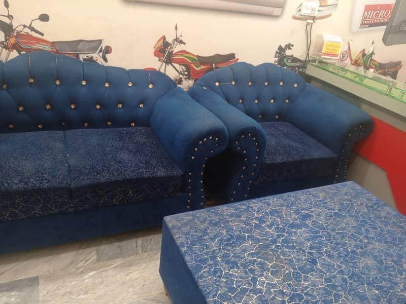 3/1 sofas good condition 2