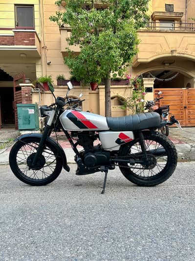 125 cc cafe racer 2017 model