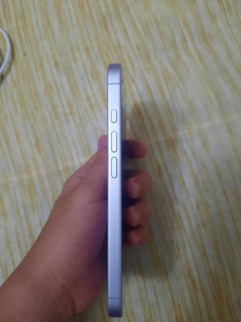Apple iPhone 17 5
