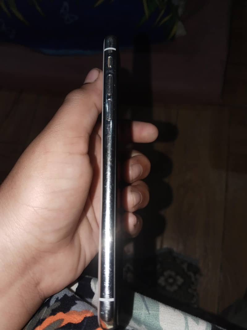 Apple iPhone X 3