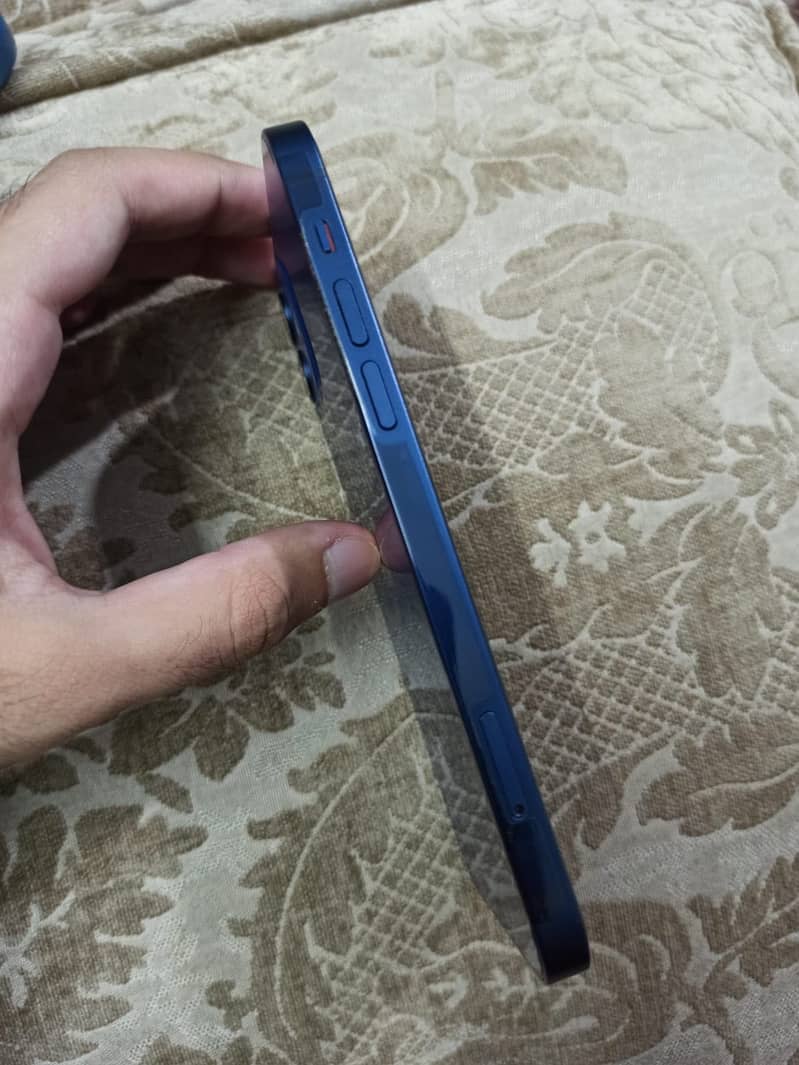 Apple iPhone 12 3