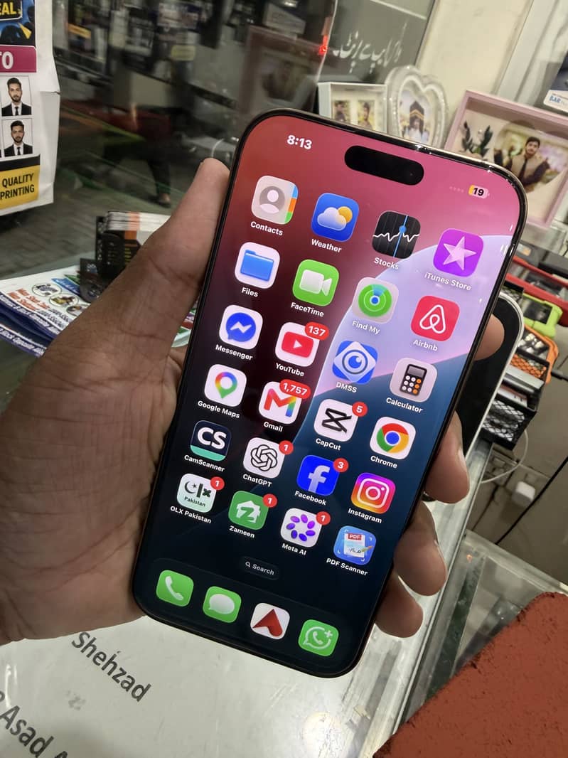 Apple iPhone 16 Pro Max 2