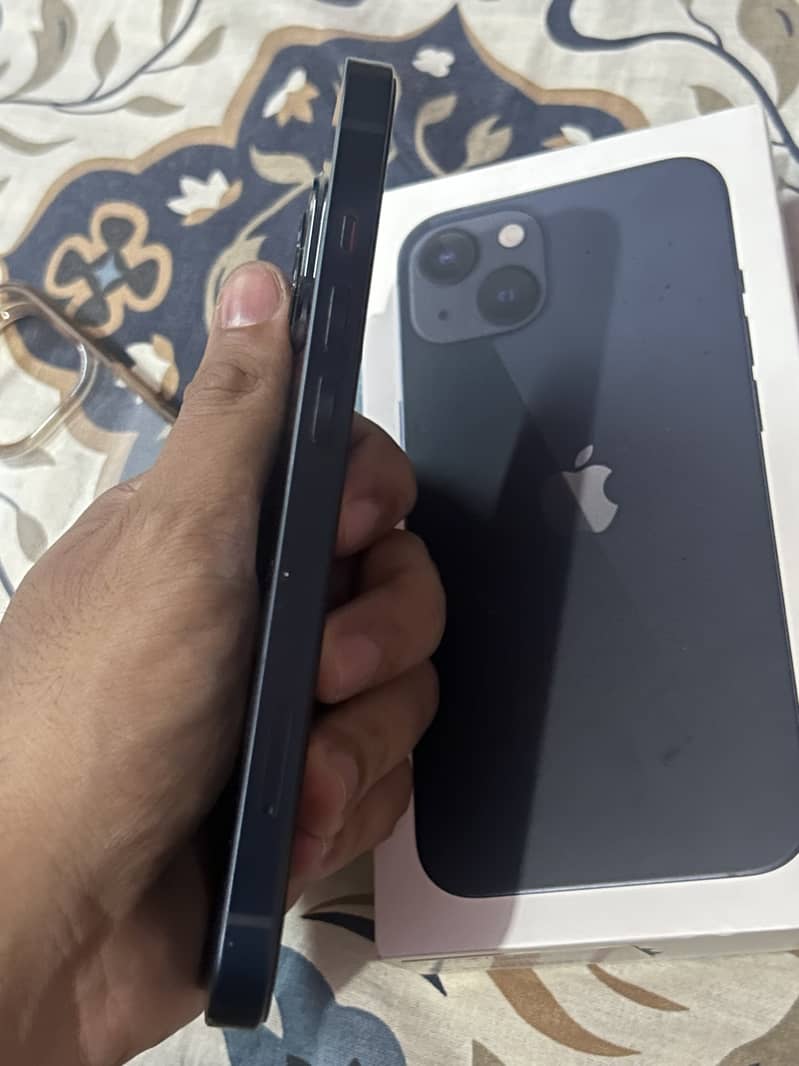 Apple iPhone 13 2