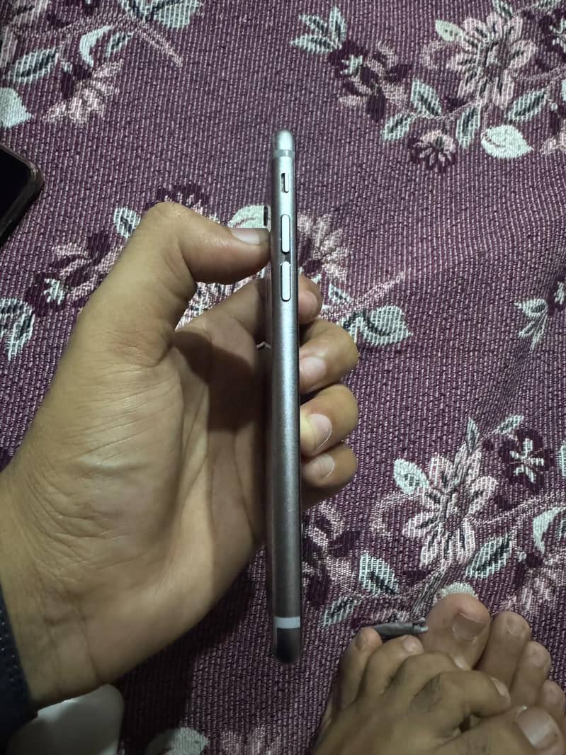 Apple iPhone 6S Plus 2
