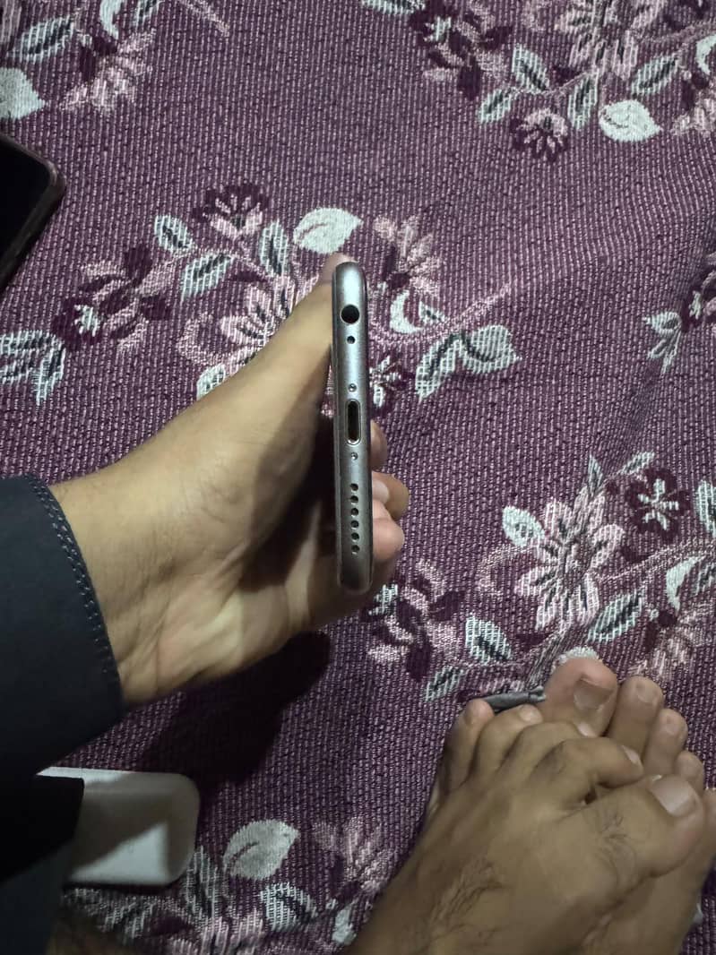 Apple iPhone 6S Plus 5