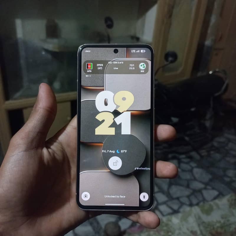 Google Pixel 8 5