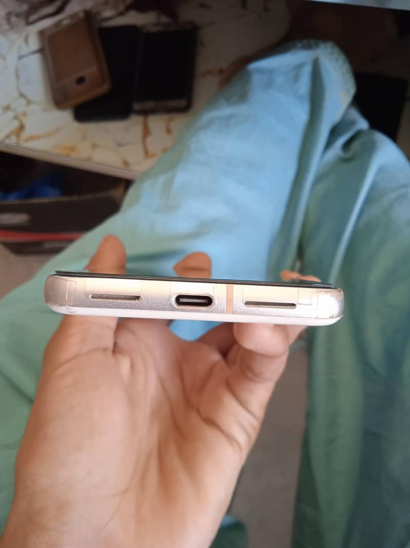 Google Pixel 8 6