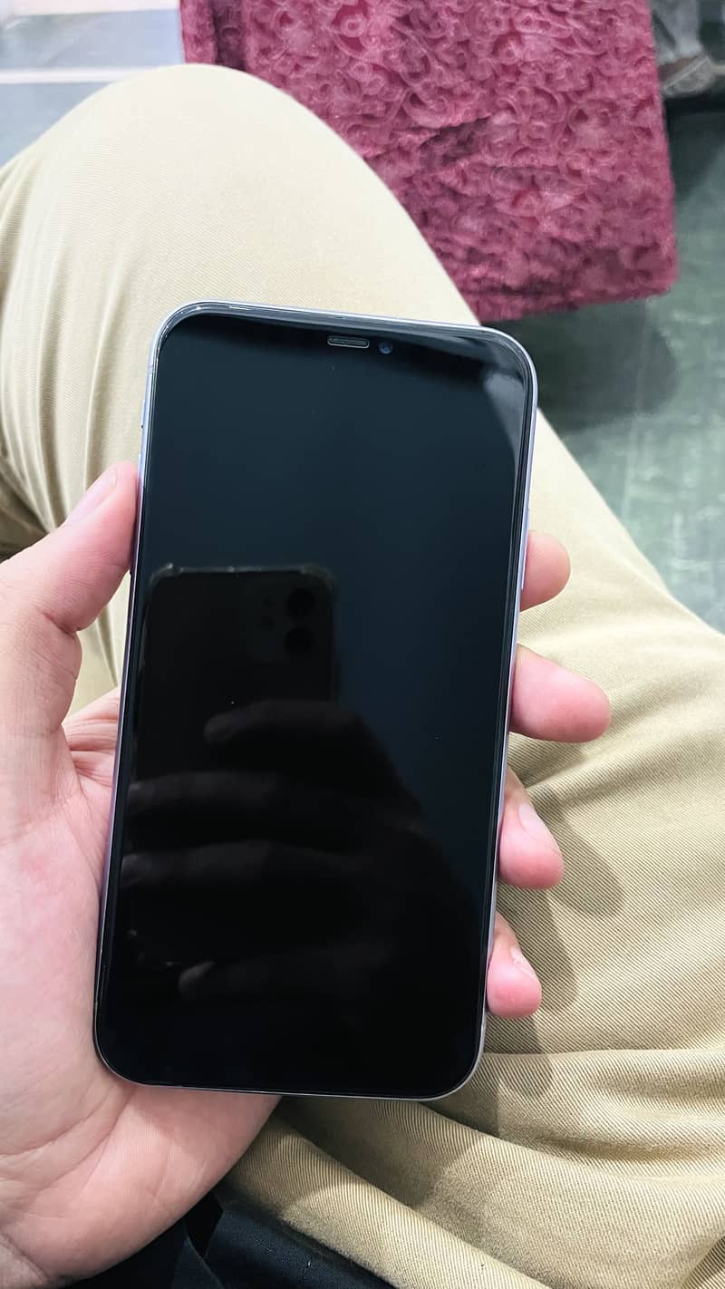 iPhone 11 4