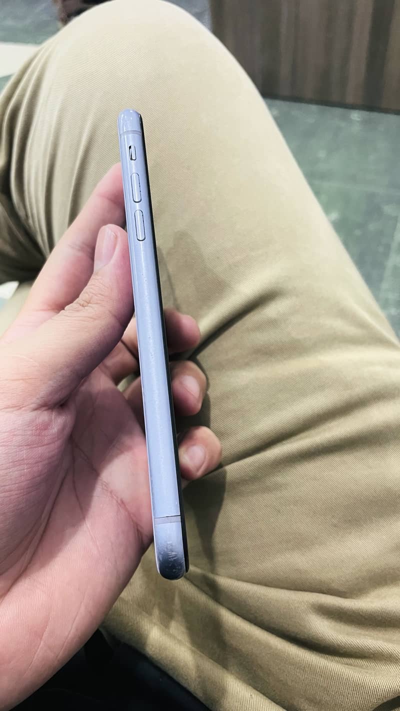 iPhone 11 8