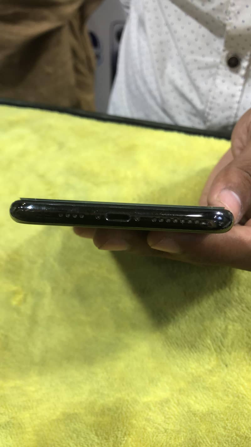 Apple iPhone 11 Pro Max 6