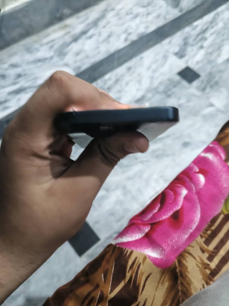Apple iPhone 14 3