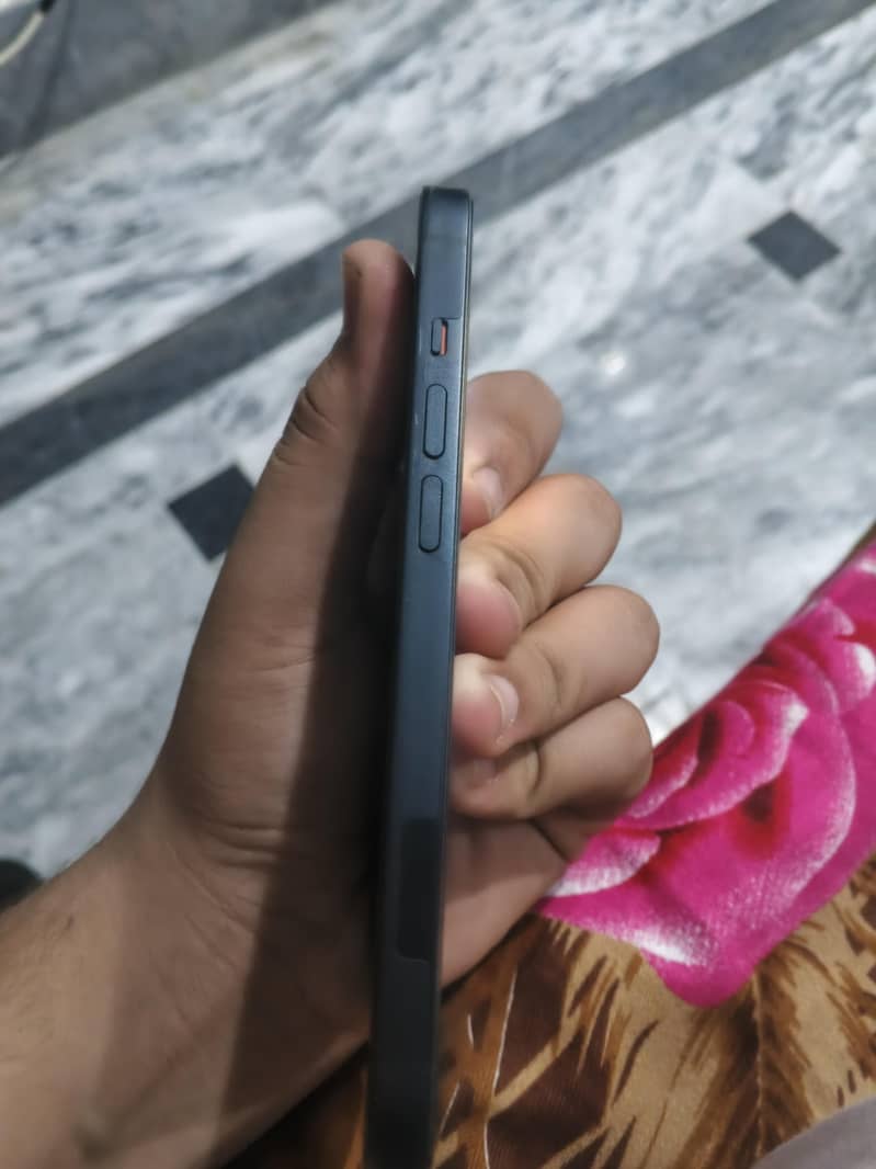 Apple iPhone 14 4