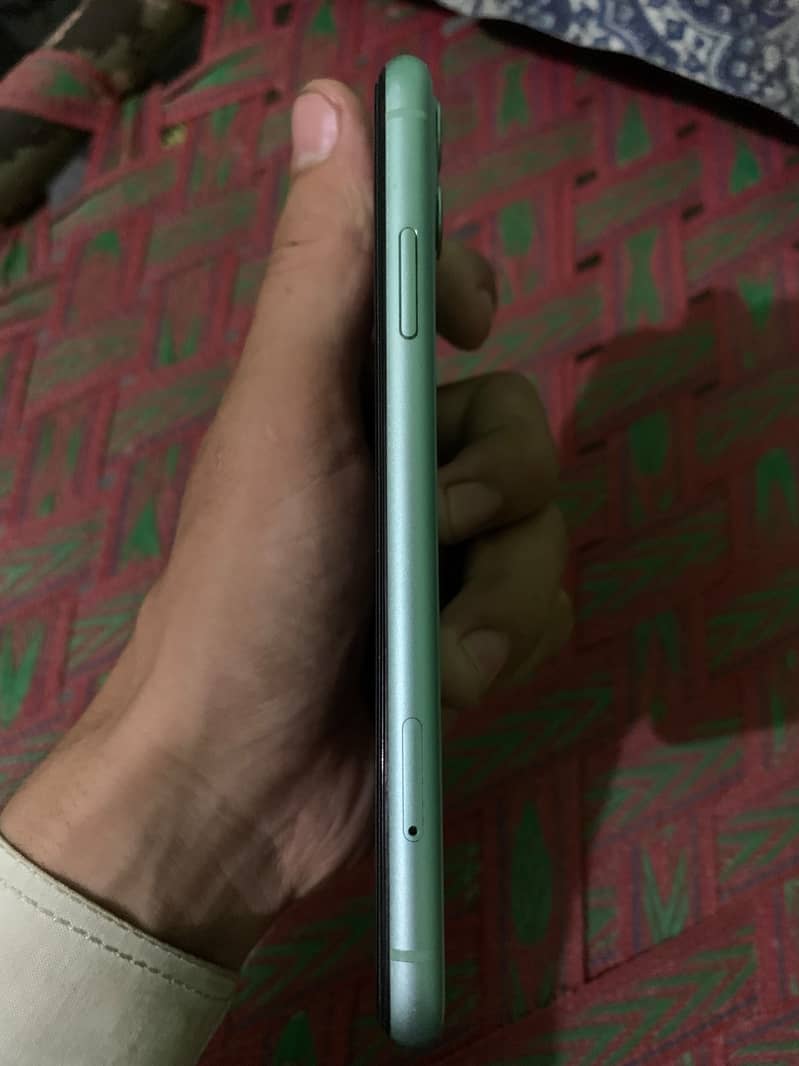 Apple iPhone 11 3