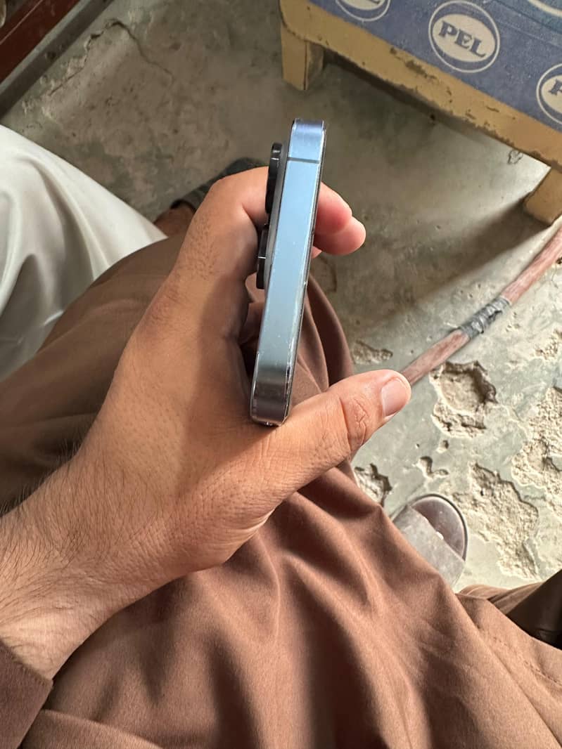 Apple iPhone 13 Pro 2