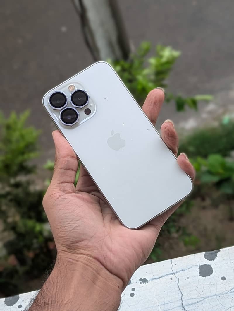 iPhone 13 Pro 4