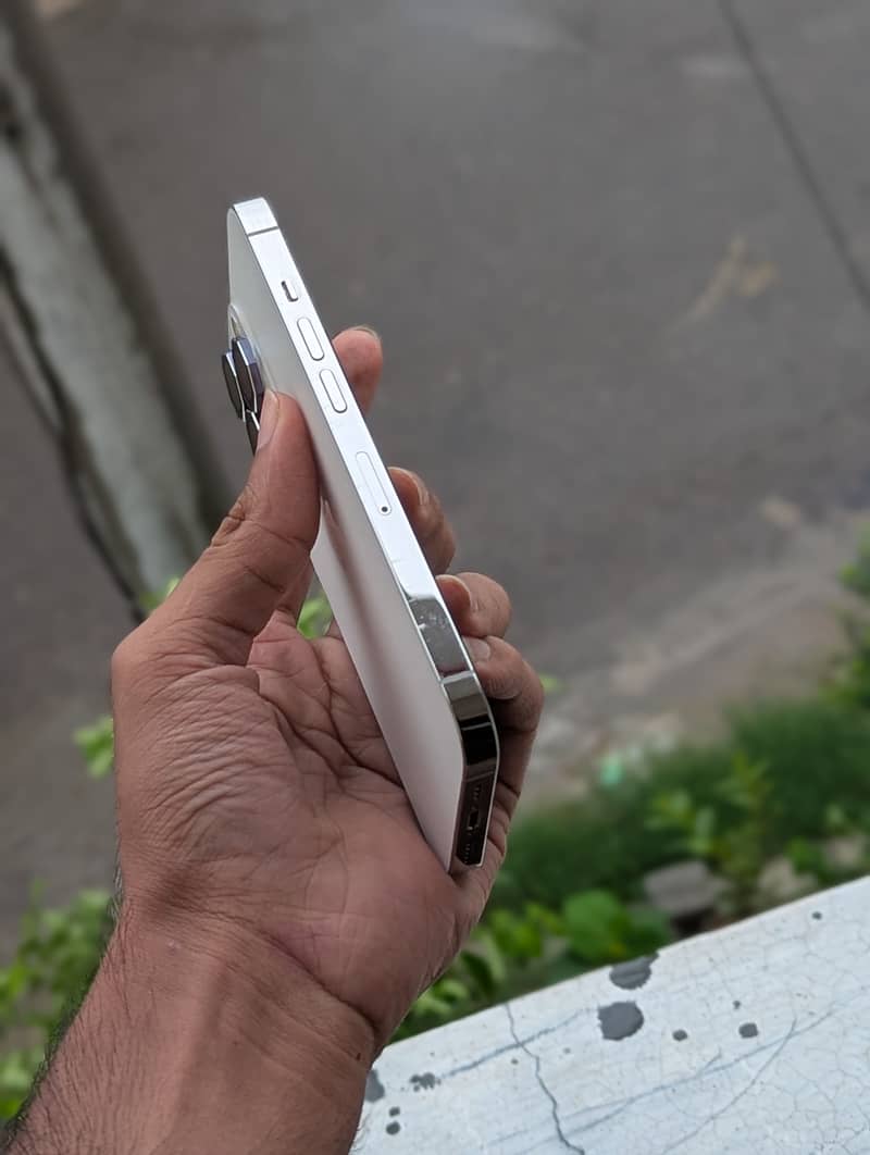 iPhone 13 Pro 5