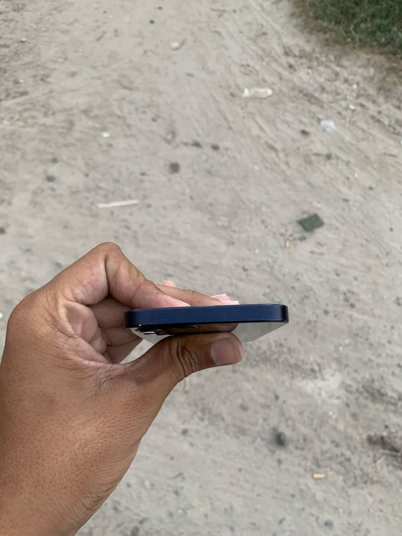 Apple iPhone 12 1