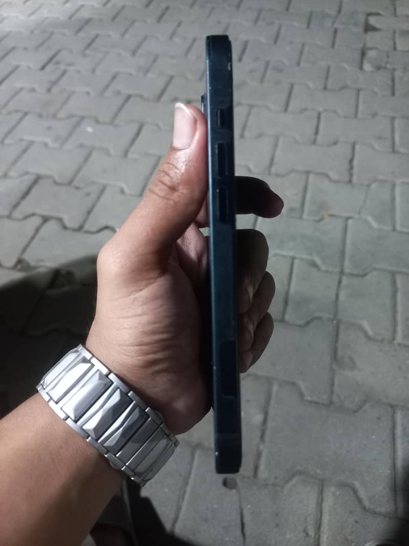 Apple iPhone 14 3