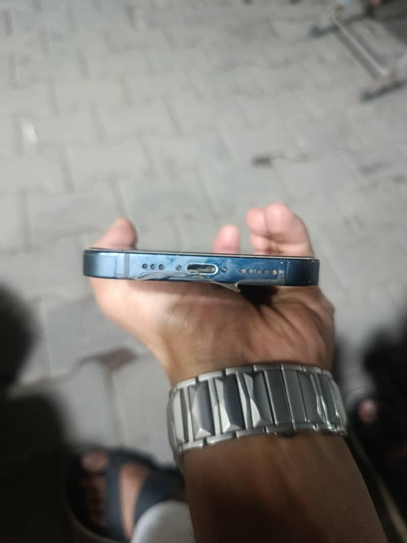 Apple iPhone 14 4