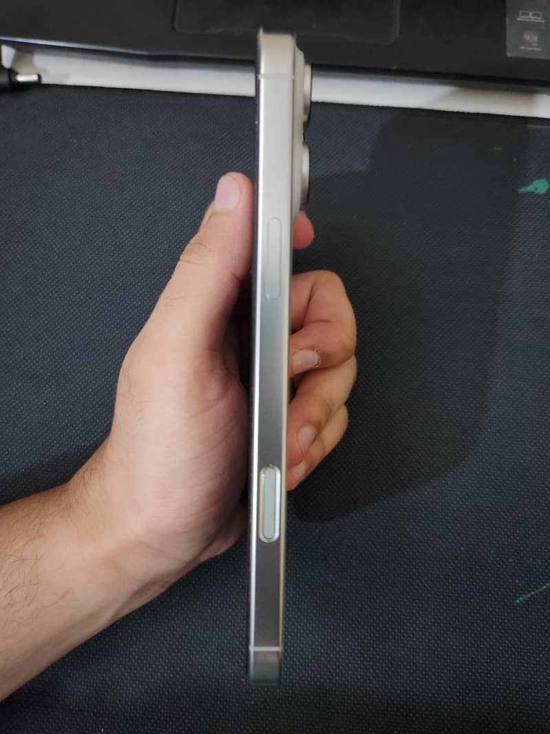 Apple iPhone 16 Pro Max 3