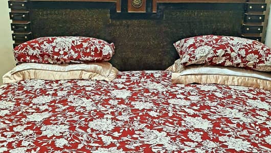 double bed king size + 2 side tables