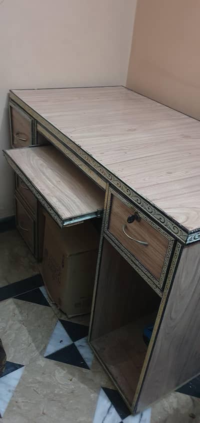 Sale my Computer Table in Reasonable Price Condition 9/10