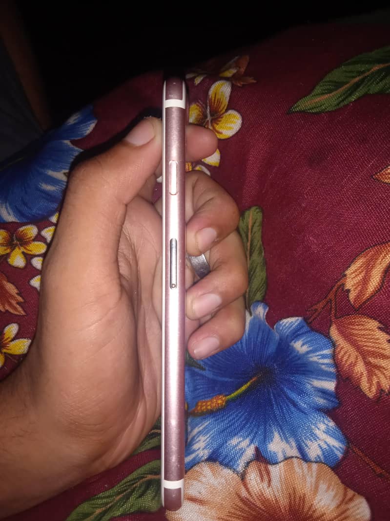 Apple iPhone 7 1