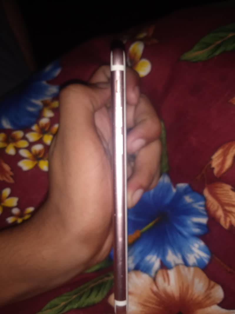 Apple iPhone 7 2