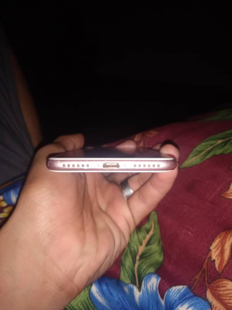 Apple iPhone 7 3