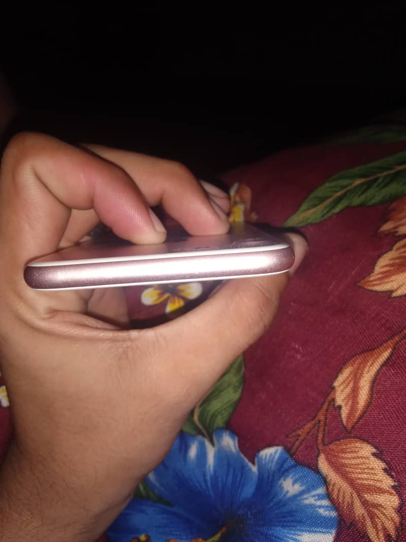 Apple iPhone 7 4