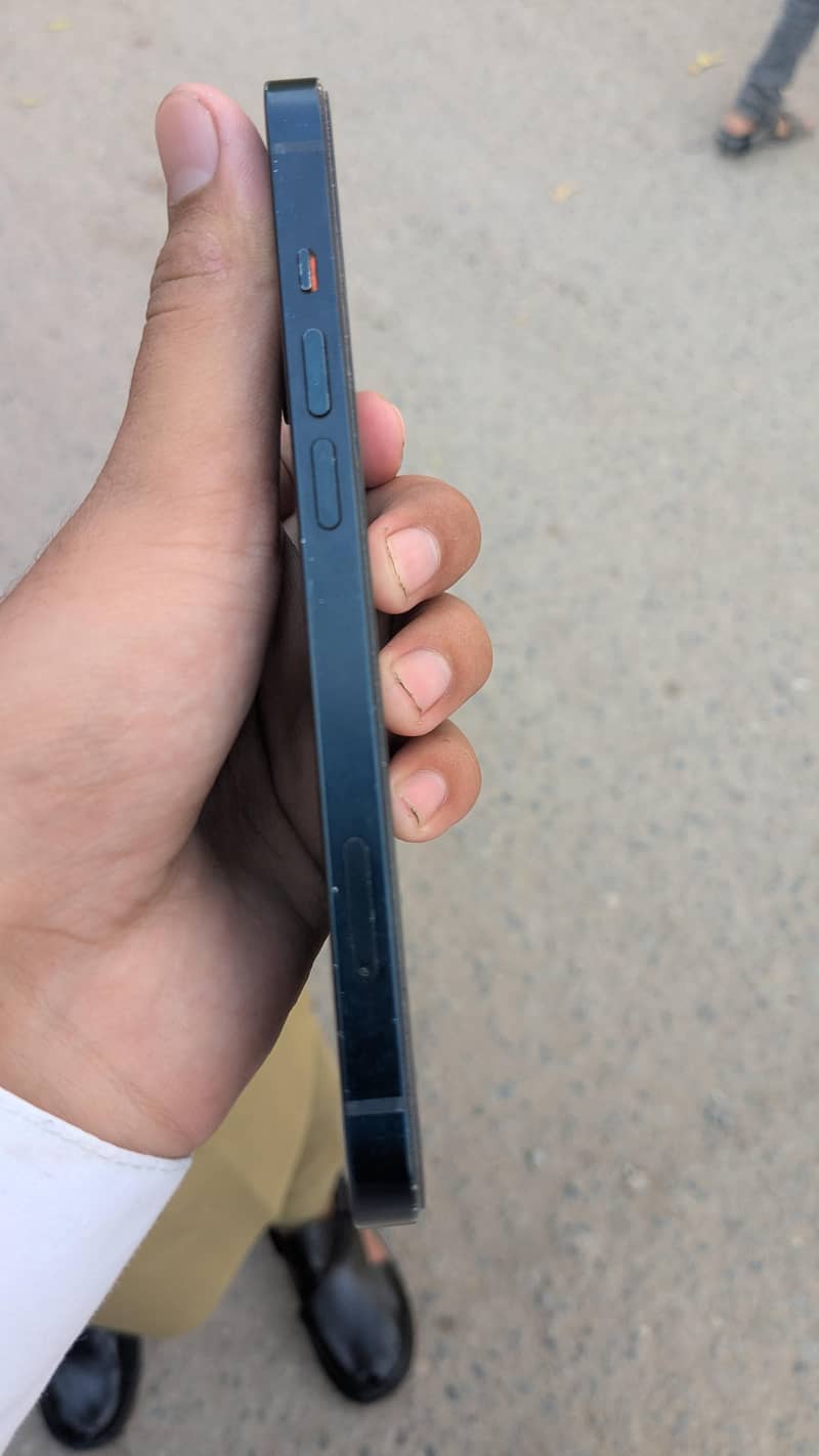 Apple iPhone 13 1